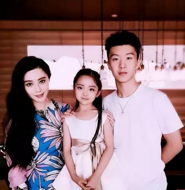 43岁范冰冰和弟弟豪宅做饭，范丞丞亲自下厨，姐弟之间的感情真好