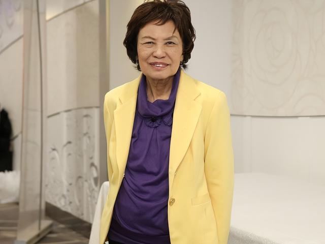 87岁无性无爱，为做慈善倾家荡产，明明长得丑却被称最美女神