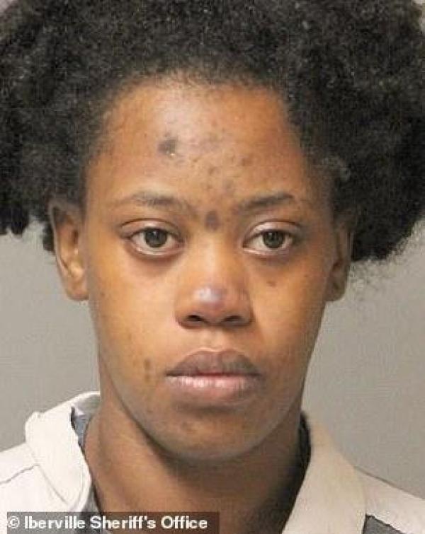 美国26岁母亲被迫拍摄与1岁儿子发生性关系,涉事警长已被解职