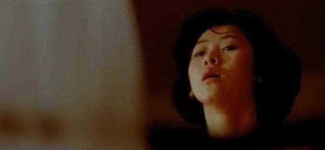 九十年代港片巅峰！《失控的情愫》揭秘都市情爱，任达华翁虹演绎