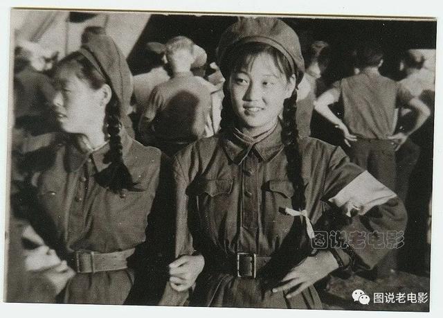 他是八一厂饰演美国人专业户，却是位传奇一生的革命军人、导演