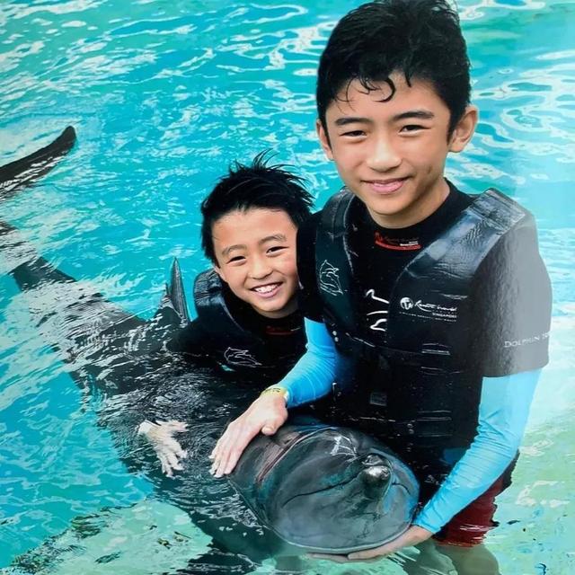 谢霆锋张柏芝9岁小儿子近照：笑容似老爸，留着谢霆锋同款刘海