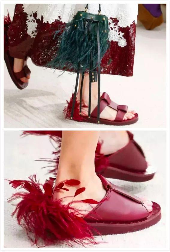 拖鞋要带点跟才好看