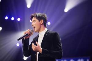 男人风范(《声入人心》：阿云嘎“二重唱”尽显前辈风范演绎《那个男人》)