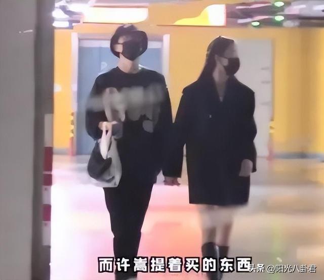 大瓜！新人女主持遭湖南卫视打码，被曝高调交往许嵩，刚红就出走