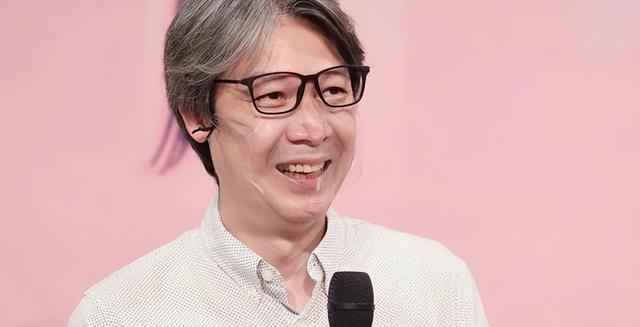 知名港星满头白发出镜！自觉年龄大不愿染发，出轨港姐事业尽毁