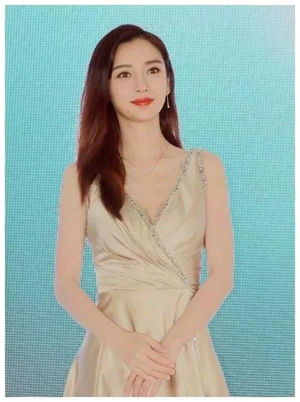 Angelababy嫩模出道时照片曝光，有没有整容一目了然