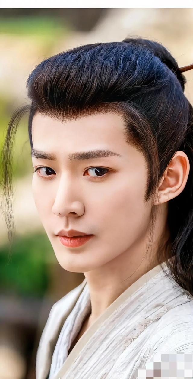 邓为叶十七来袭！帅到让你屏息！ • 理由：直接突出邓为的帅气