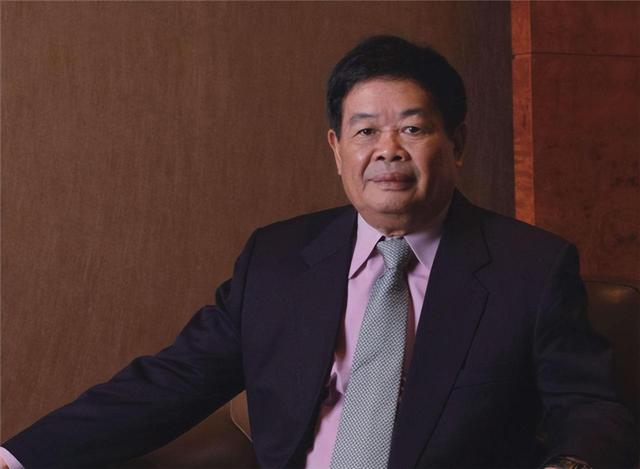 曹德旺的豪宅占地5亩，地下室藏满了茅台酒，3个子女却不愿来住