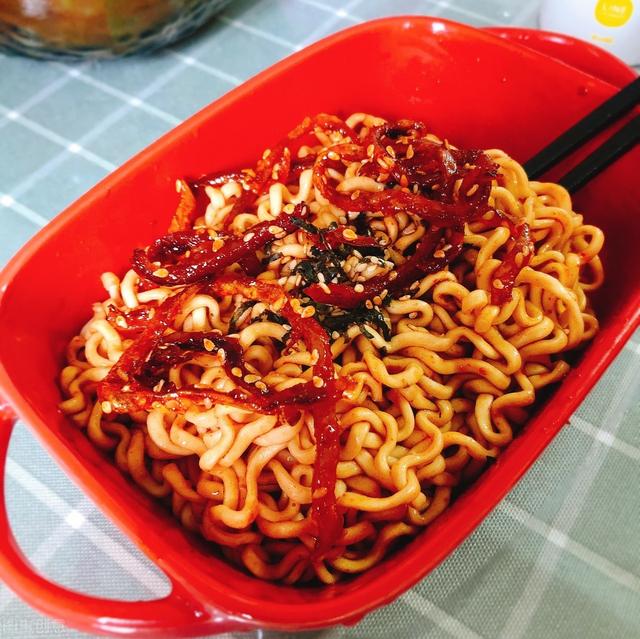 风靡一时的火鸡面为什么大受追捧？是追求刺激还是真的美味？