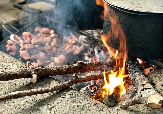 “客官，您是打尖还是住店”？住店我们都知道，打尖是何意思？