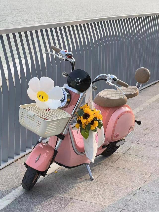 爱玛推出“网红车”蛋蛋2023 轻奢浪漫有格调