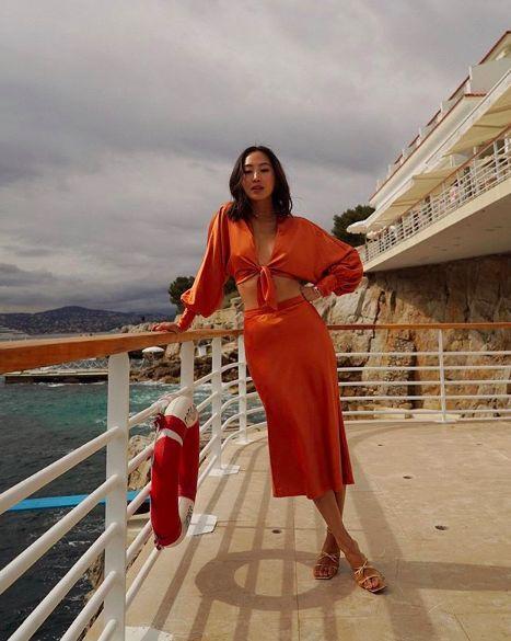 拖鞋要带点跟才好看