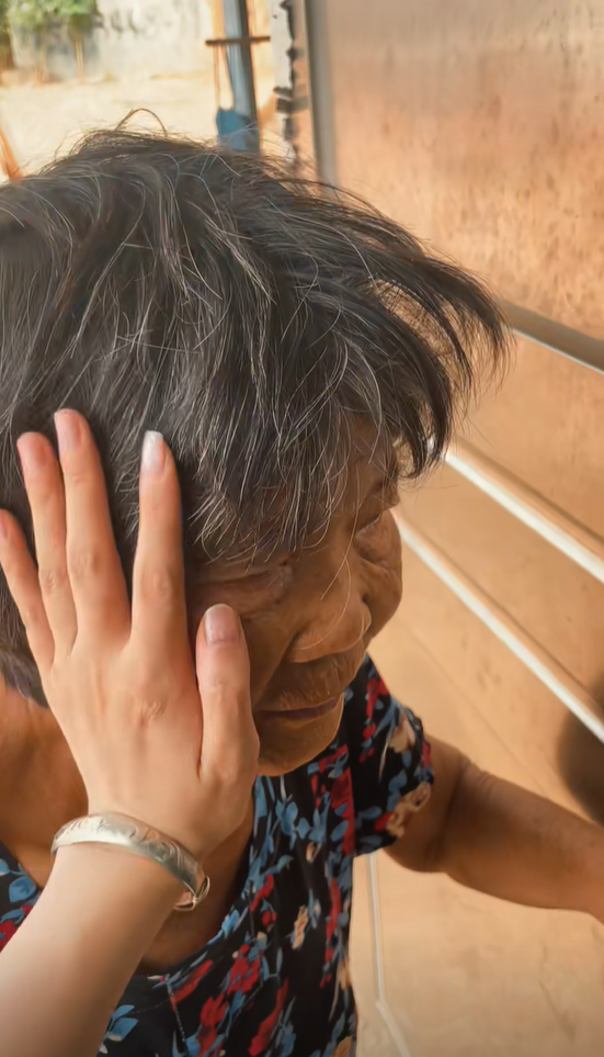 湖南女孩被誉为抖音“余华”，文笔细腻回忆童年，外婆是唯一女主