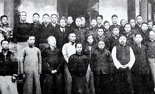 二号大汉奸，曾任代主席，枪决后妻子逃国外，今儿子身价过亿