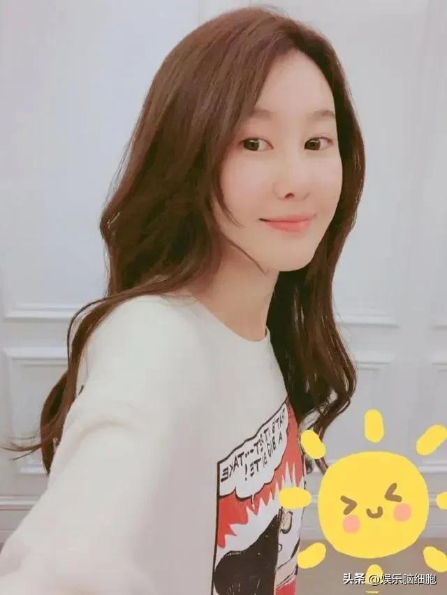 王宝强带女友聚餐，肤白貌美大长腿，身高178，比马蓉好太多