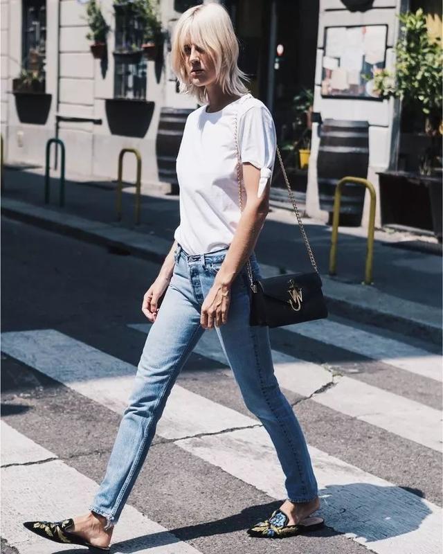 拖鞋要带点跟才好看