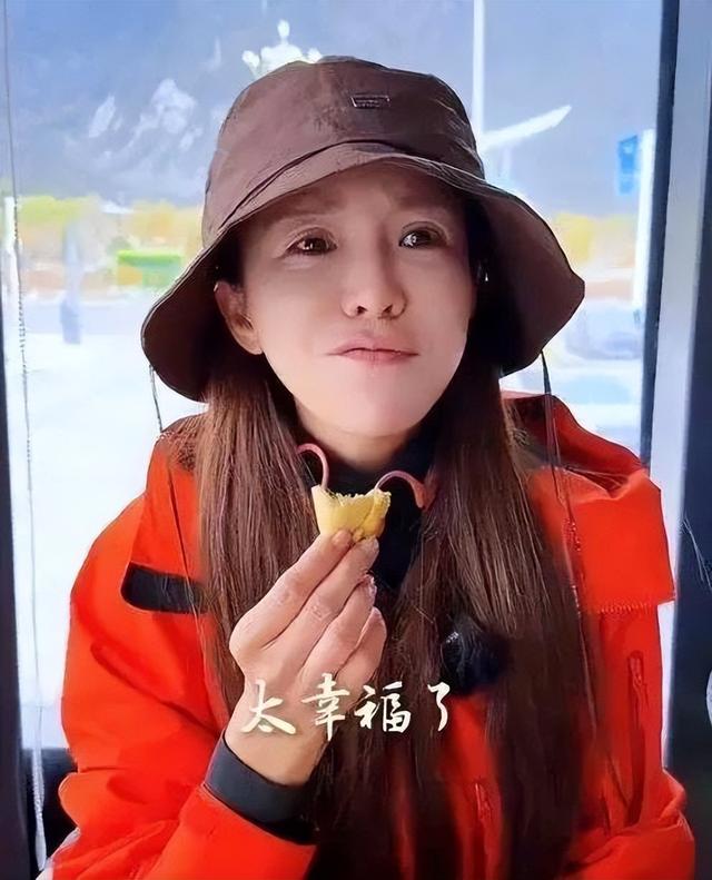 元宵晚会小撒太搞笑了，朱迅疑整容五官大变，51岁看着像20岁姑娘