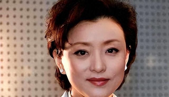 他是杨澜的儿子，不仅身高1米85，就连长相也像复制粘贴