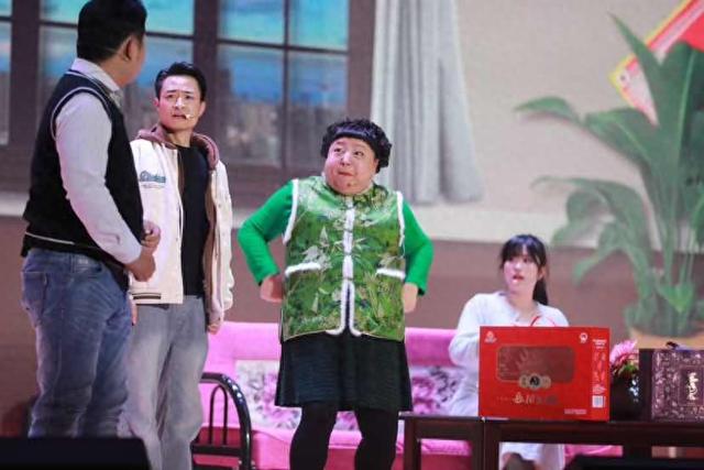 何晶晶小品火爆湖南石化春晚