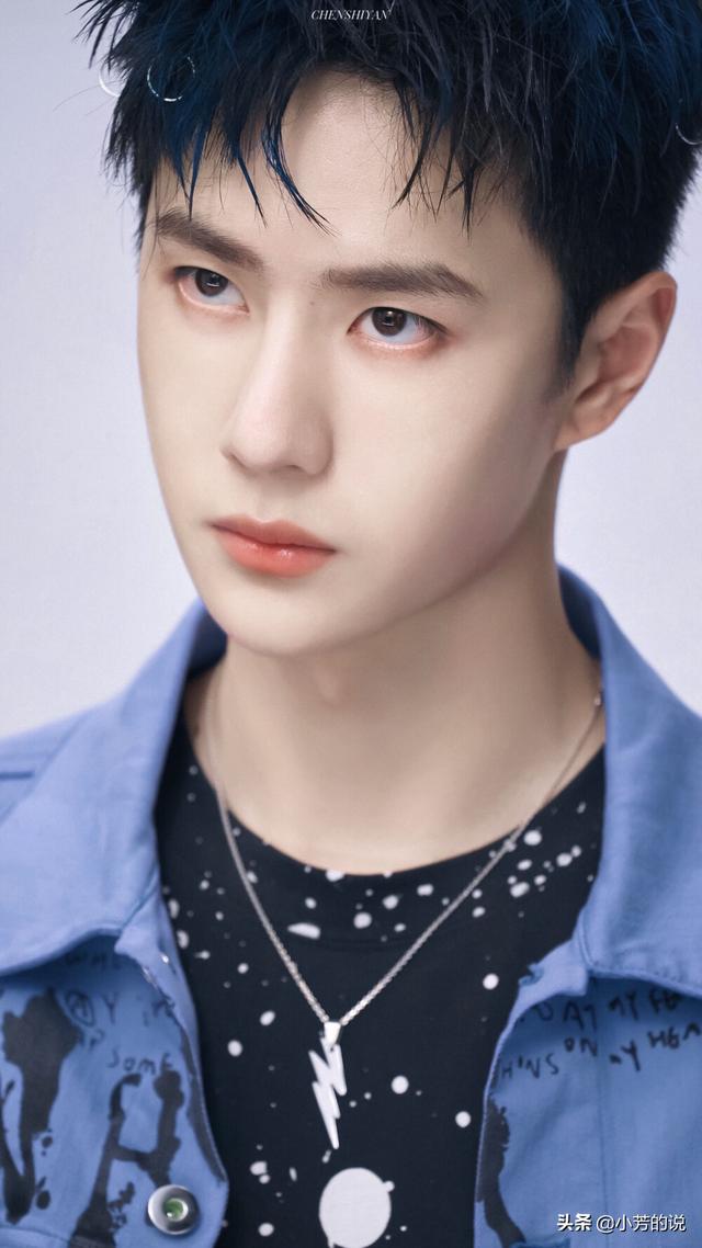 贵圈艺人学历:蔡徐坤王一博高中,黄明昊小学,还有小学没毕业的