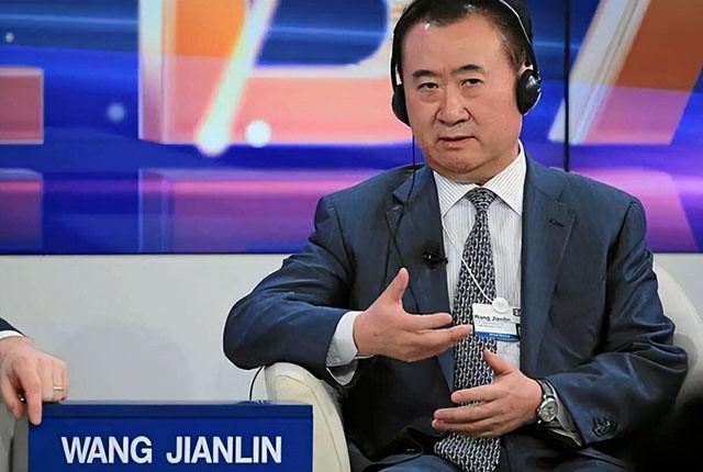 王健林从首富到首负，万达负债4000亿，王老板是如何跌落神坛的？