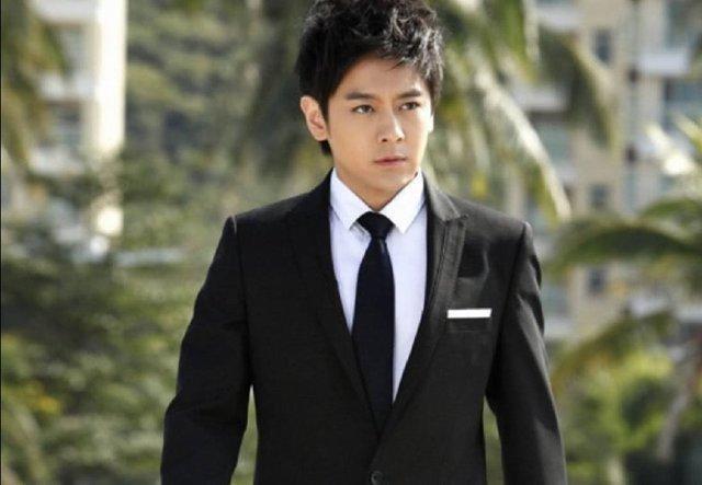 陈若仪为林志颖庆生，Kimi身高直逼老爸，46岁林志颖还似小鲜肉