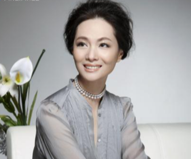 嫁大18岁的凌峰，婚后丈夫不给生活费，青岛美女的贺顺顺图什么