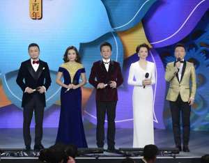 朱军近况(央视主持朱军罕见露面，断崖式衰老令人唏嘘，赢了官司事业却毁了)