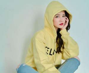 李沁结婚了吗(李沁撤单身声明被疑脱单，杨洋成怀疑对象，两人青涩过往确实很甜)