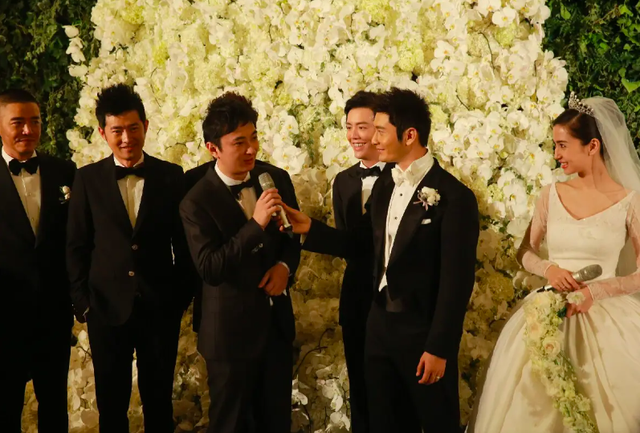 揭露真实的王思聪，舔狗的生活很接地气，喝酒爱划拳，喜欢凑热闹