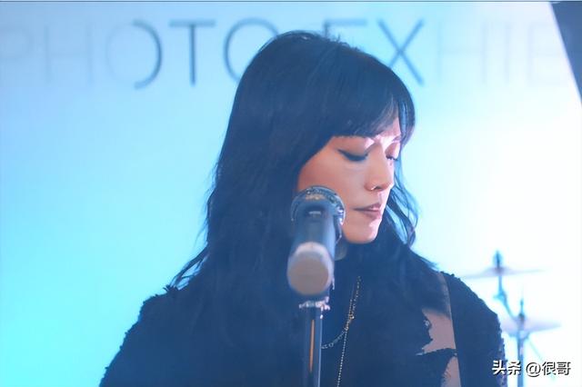 《摇滚狂花》中前狂花乐队成员都有谁？认出了姚晨，没认出代乐乐