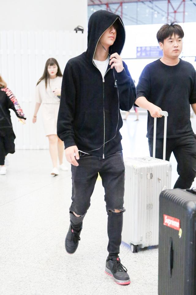 王一博又长大一岁,祝这位潮酷boy生日快乐