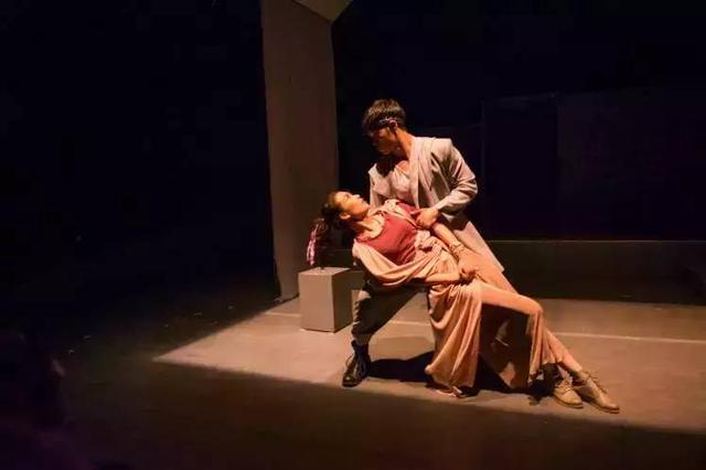 宇宙夫妇，我们只管爱，不论其他！