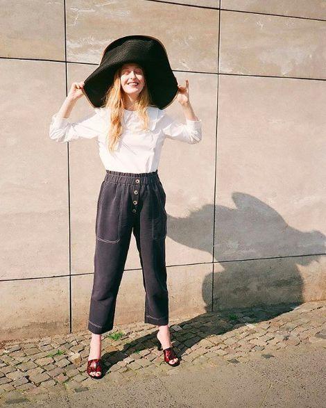 拖鞋要带点跟才好看