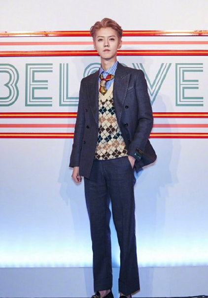 当鹿晗和李现撞衫，颜值竟被他碾压？不在一个水平线上