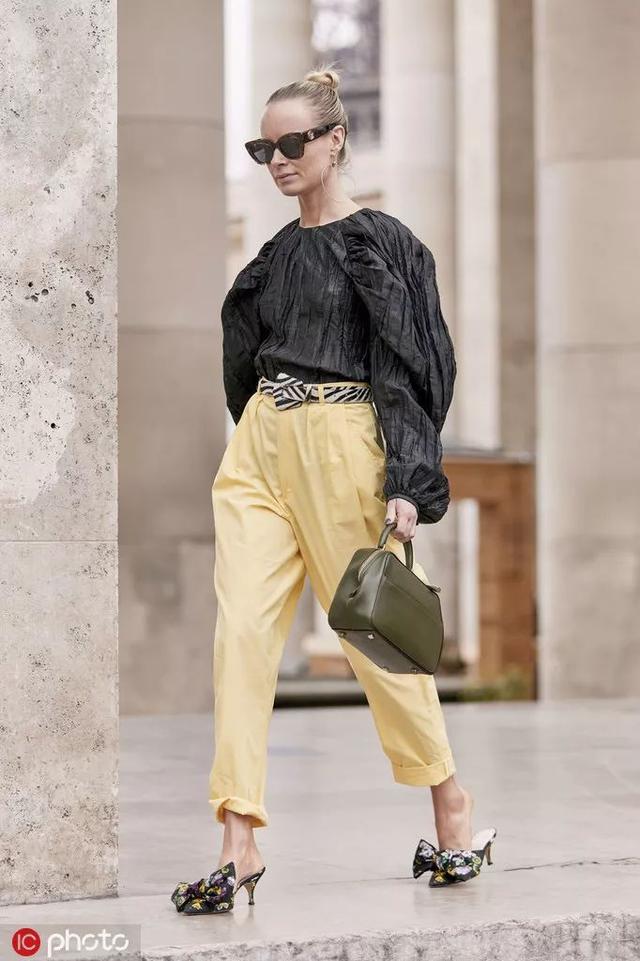 拖鞋要带点跟才好看