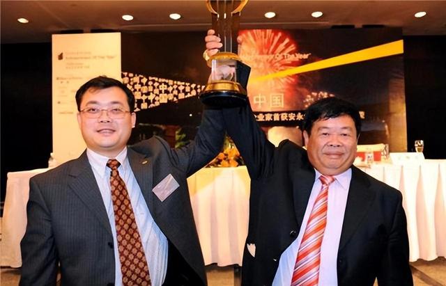 曹德旺的豪宅占地5亩，地下室藏满了茅台酒，3个子女却不愿来住