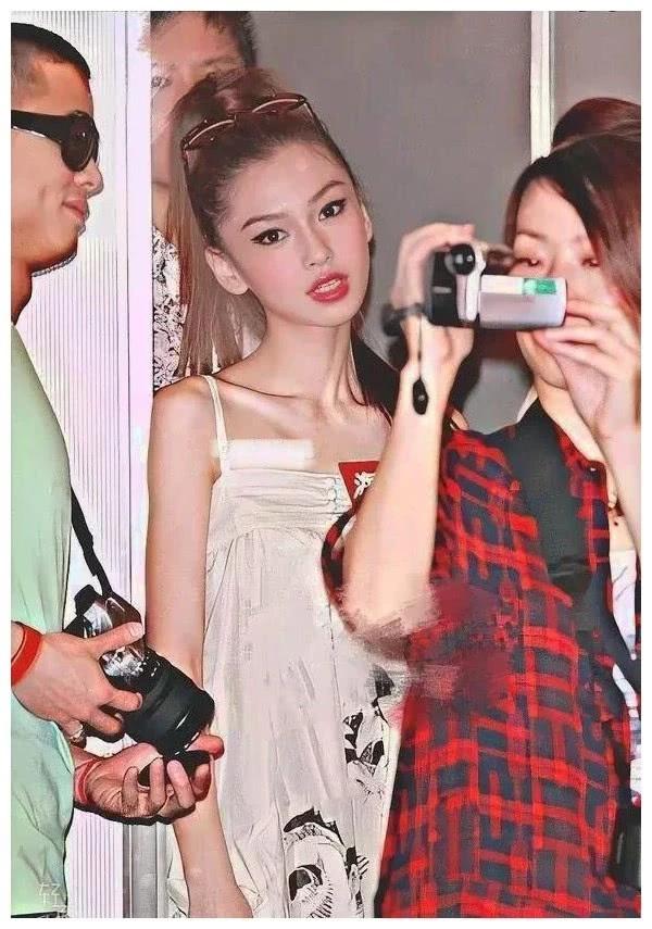 Angelababy嫩模出道时照片曝光，有没有整容一目了然