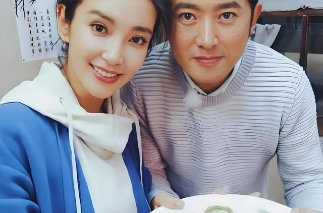 以为是夫妻实则只是搭档，如此默契难怪大众会有错觉