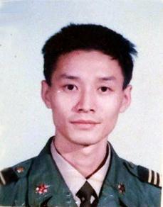 《光荣与梦想》主演田小洁：离过婚，再婚妻子是江珊？