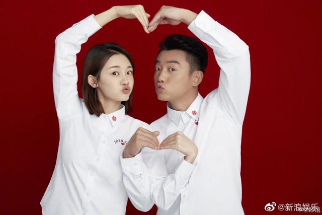 郑恺苗苗官宣结婚，穿情侣衣秀恩爱，女方的肚子引人注目