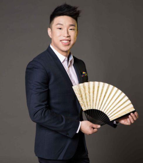 他因脸上有麻子被赐名烧饼，13岁德云社出道，今变肌肉男娶娇妻