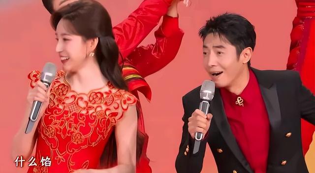 元宵晚会小撒太搞笑了，朱迅疑整容五官大变，51岁看着像20岁姑娘