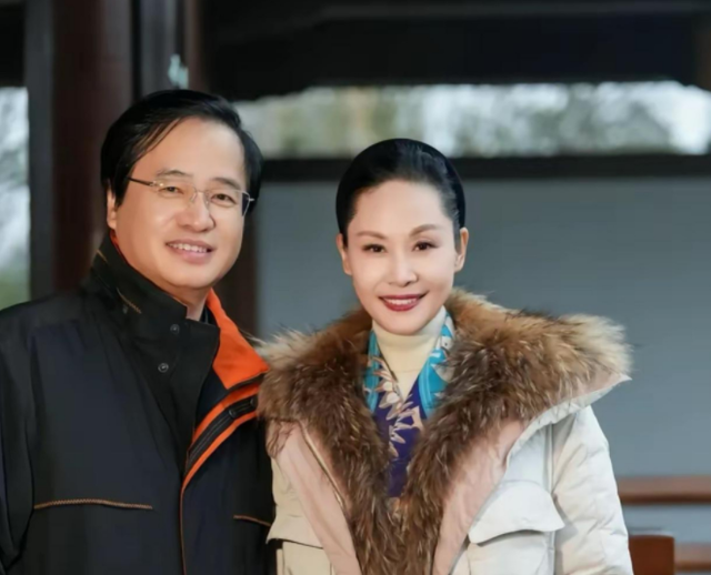 以为是夫妻实则只是搭档，如此默契难怪大众会有错觉