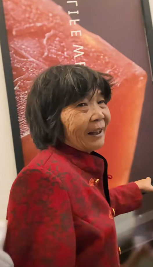 湖南女孩被誉为抖音“余华”，文笔细腻回忆童年，外婆是唯一女主