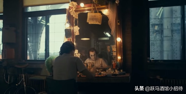 杰昆·菲尼克斯的《小丑》究竟牛在哪，看看这些可怕的细节
