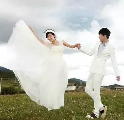 “四爷”“若曦”现代婚纱照曝光 还有那个抢镜的打底裤你给几分