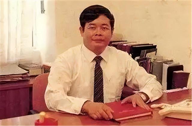 曹德旺的豪宅占地5亩，地下室藏满了茅台酒，3个子女却不愿来住