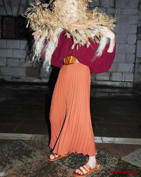 拖鞋要带点跟才好看